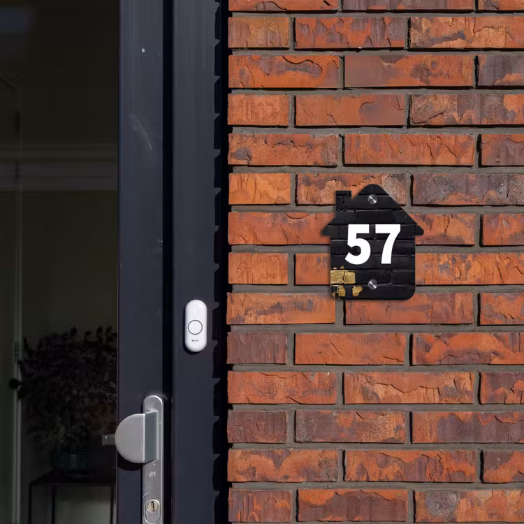 Stenen goud zwart - Traditioneel Naambord Huisje klein -sfeer2
