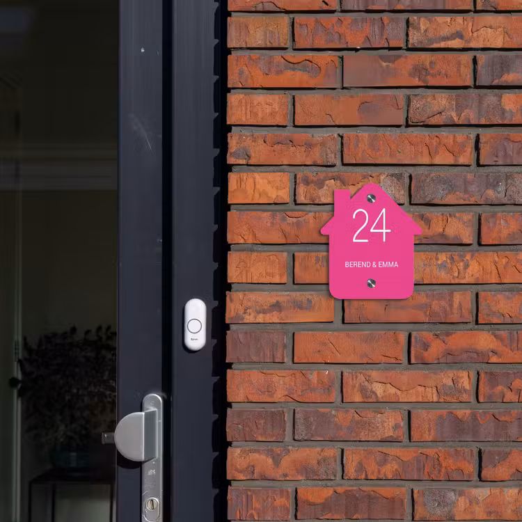 Weiße Herzchen in den Ecken - Modern Naambord Huisje klein -sfeer2