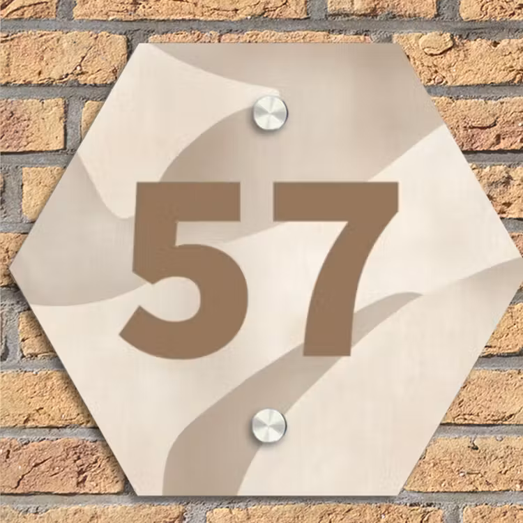 Beige organisch - Traditioneel Naambord Hexagon klein -sfeer1