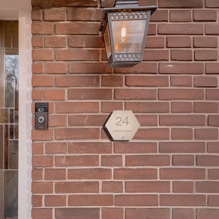 Beige reliëf lijnen - Klassiek Naambord Hexagon klein -sfeer7-hexagon-XS