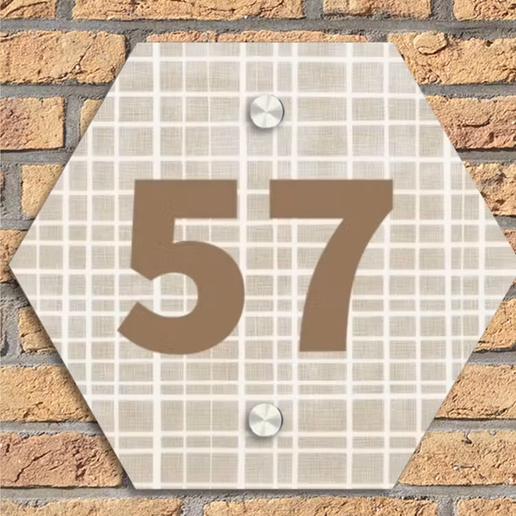 Beige raster - Traditioneel Naambord Hexagon klein -sfeer1