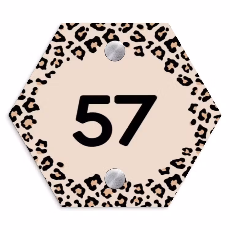 Beige luipaardprint - Traditioneel Naambord Hexagon klein -3d