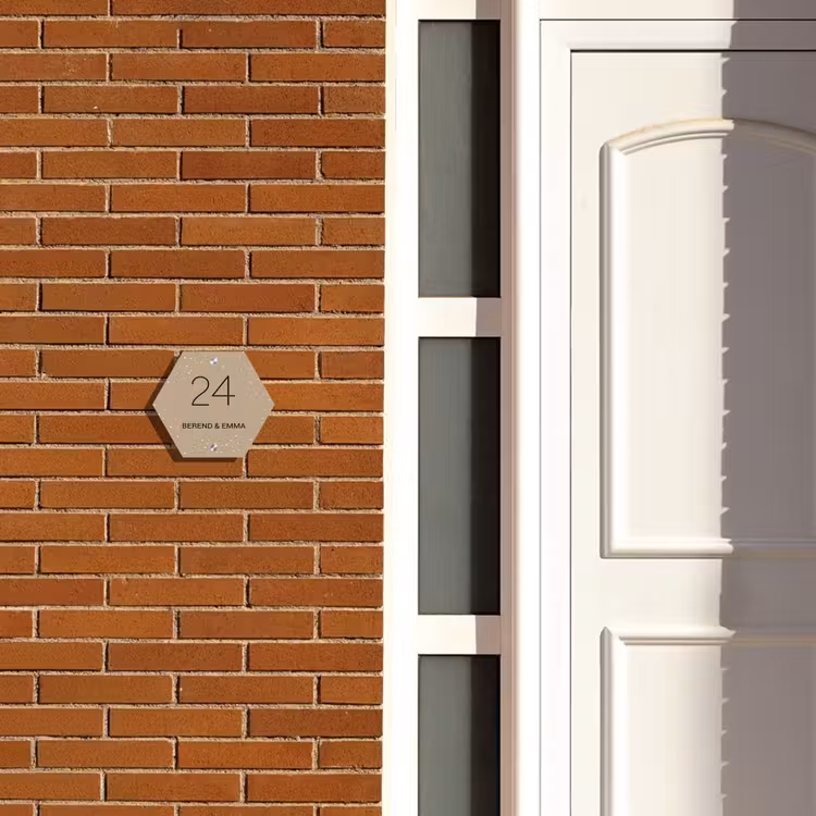 Beige met stippen - Klassiek Naambord Hexagon klein -sfeer3-hexagon-XS