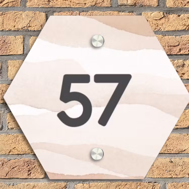 Beige lagen - Traditioneel Naambord Hexagon klein -sfeer1