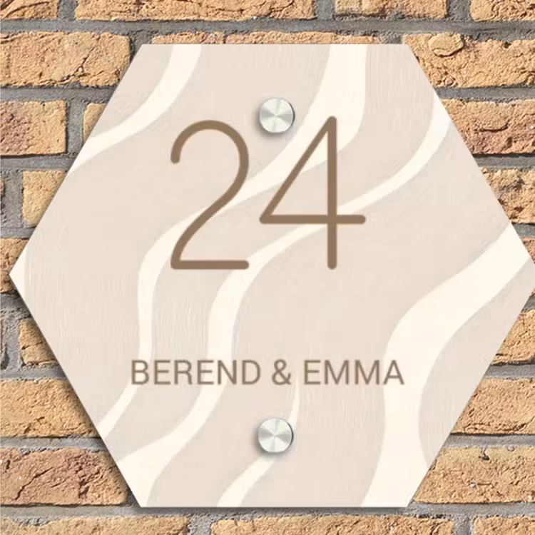 Beige golven - Klassiek Naambord Hexagon klein -sfeer1