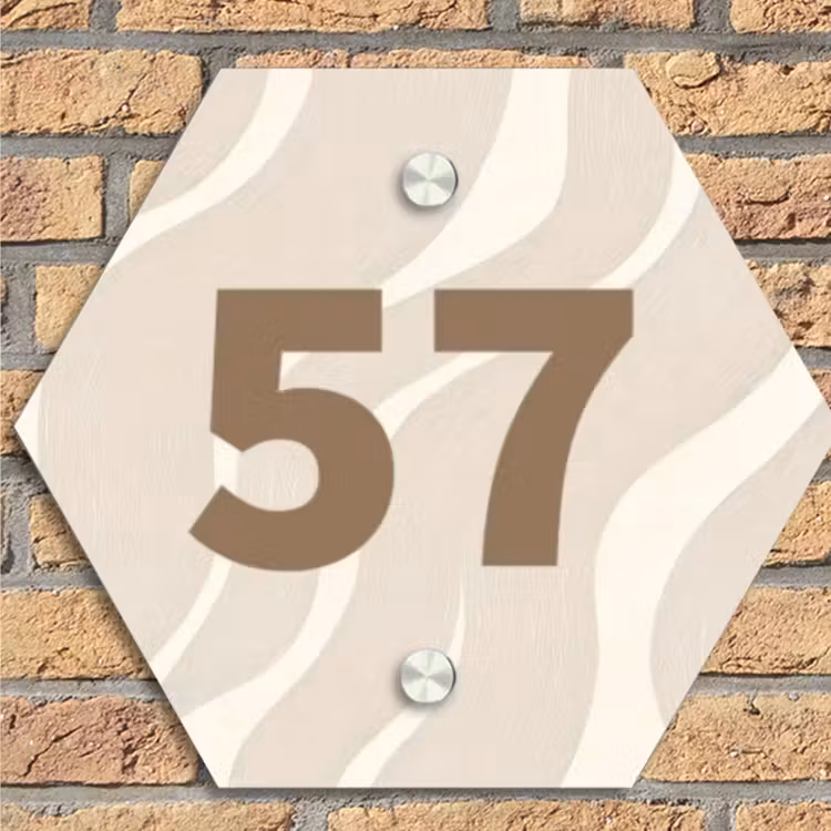 Beige golven - Traditioneel Naambord Hexagon klein -sfeer1