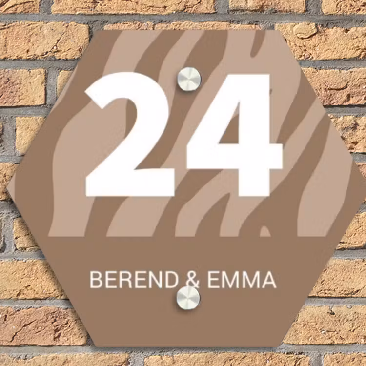 Beige zebra - Klassiek Naambord Hexagon klein -sfeer1