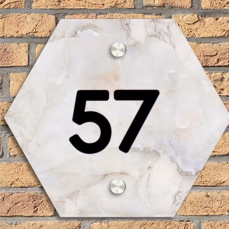 Beige marmer - Modern Naambord Hexagon klein -sfeer1