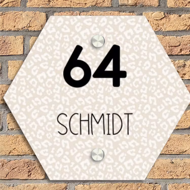 Beige panterprint - Modern Naambord Hexagon klein -sfeer1