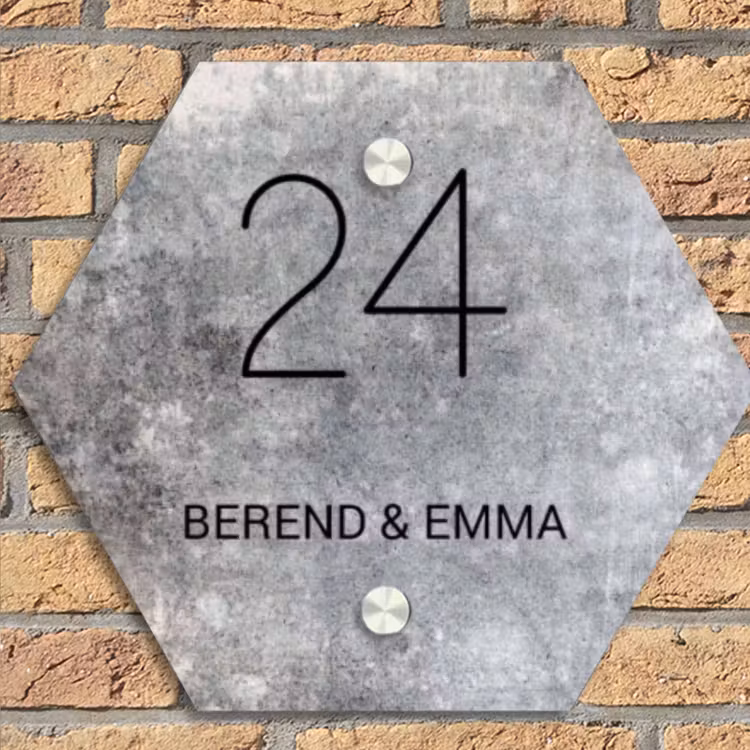 Beton - Klassiek Naambord Hexagon klein -sfeer1