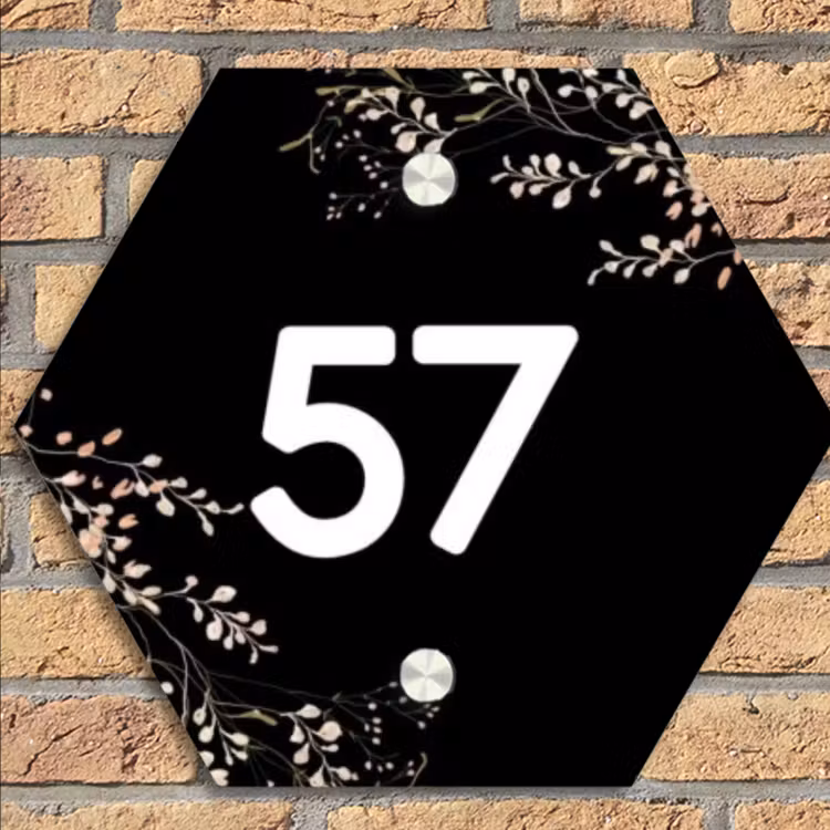Botanisch - Zwart - Traditioneel Naambord Hexagon klein -sfeer1