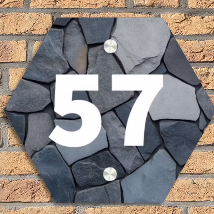 Donkergrijze stenen - Traditioneel Naambord Hexagon klein -sfeer1