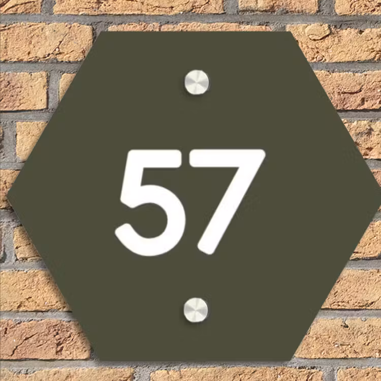 Donkergroen - Traditioneel Naambord Hexagon klein -sfeer1