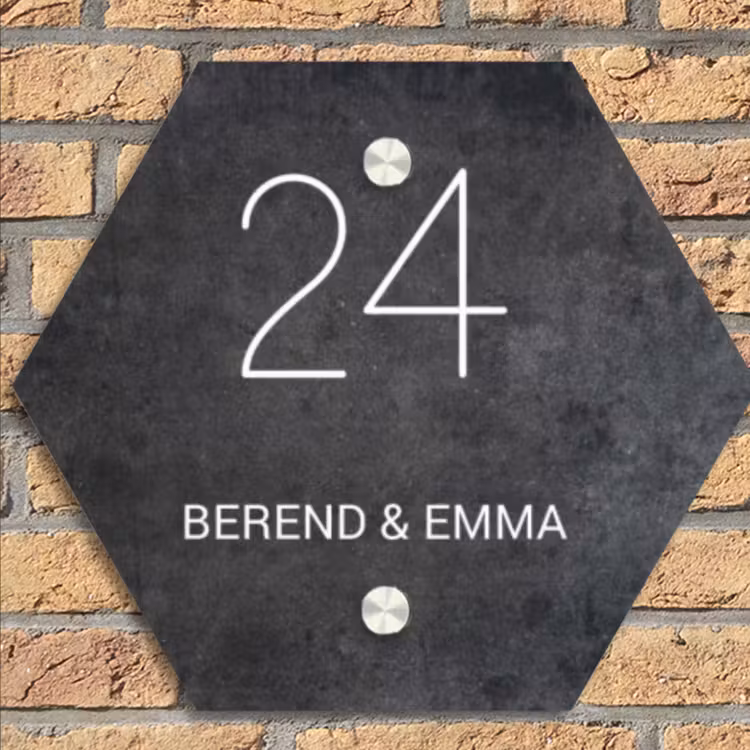 Donker steen - Klassiek Naambord Hexagon klein -sfeer1