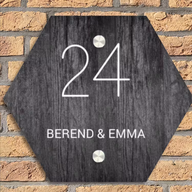 Donker hout - Klassiek Naambord Hexagon klein -sfeer1