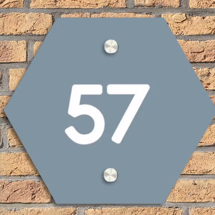 Effen blauwgrijs - Traditioneel Naambord Hexagon klein -sfeer1