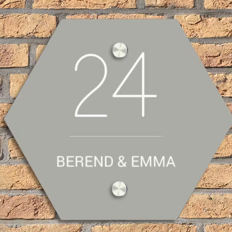 Effen lichtgrijs - Klassiek Naambord Hexagon klein -sfeer1