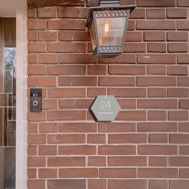 Effen lichtgrijs - Klassiek Naambord Hexagon klein -sfeer7-hexagon-XS