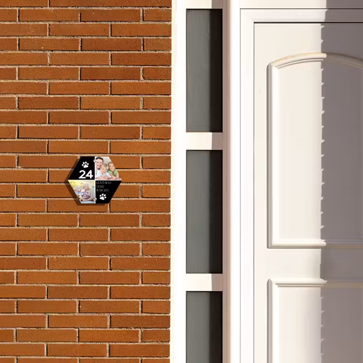 Familieportret met pootafdrukken zwart - Klassiek Naambord Hexagon klein -sfeer3-hexagon-XS