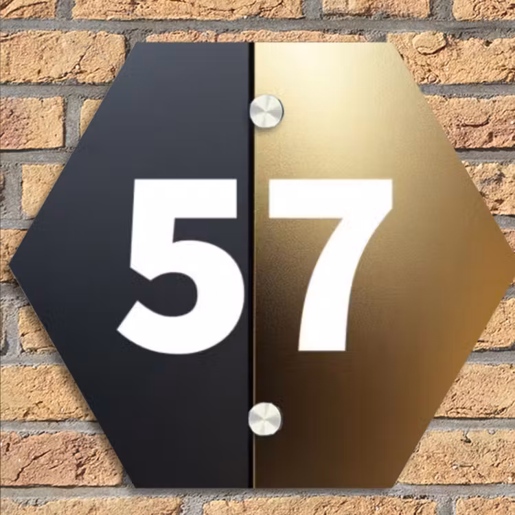 Half goud zwart - Traditioneel Naambord Hexagon klein -sfeer1