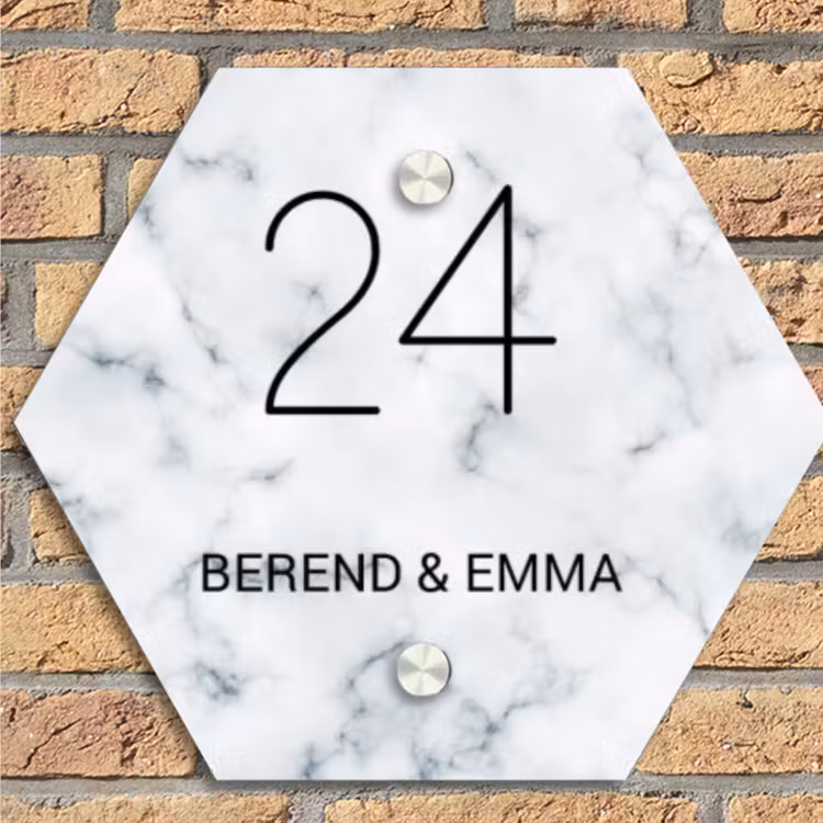Lichtblauw marmer - Klassiek Naambord Hexagon klein -sfeer1
