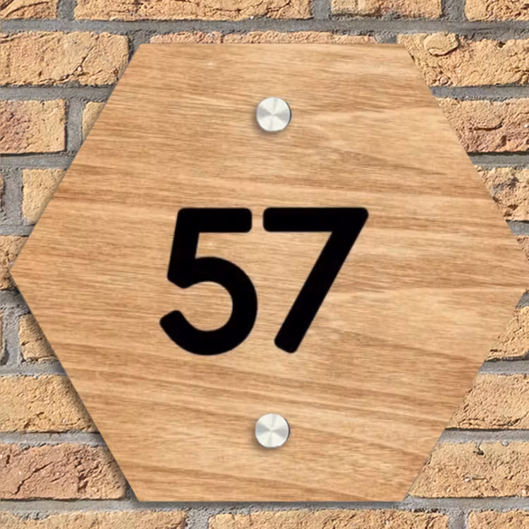 Licht hout - Traditioneel Naambord Hexagon klein -sfeer1