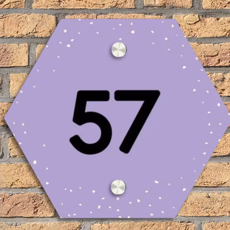 Paars met stippen - Traditioneel Naambord Hexagon klein -sfeer1