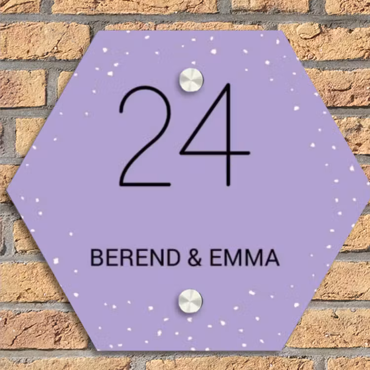 Paars met stippen - Klassiek Naambord Hexagon klein -sfeer1