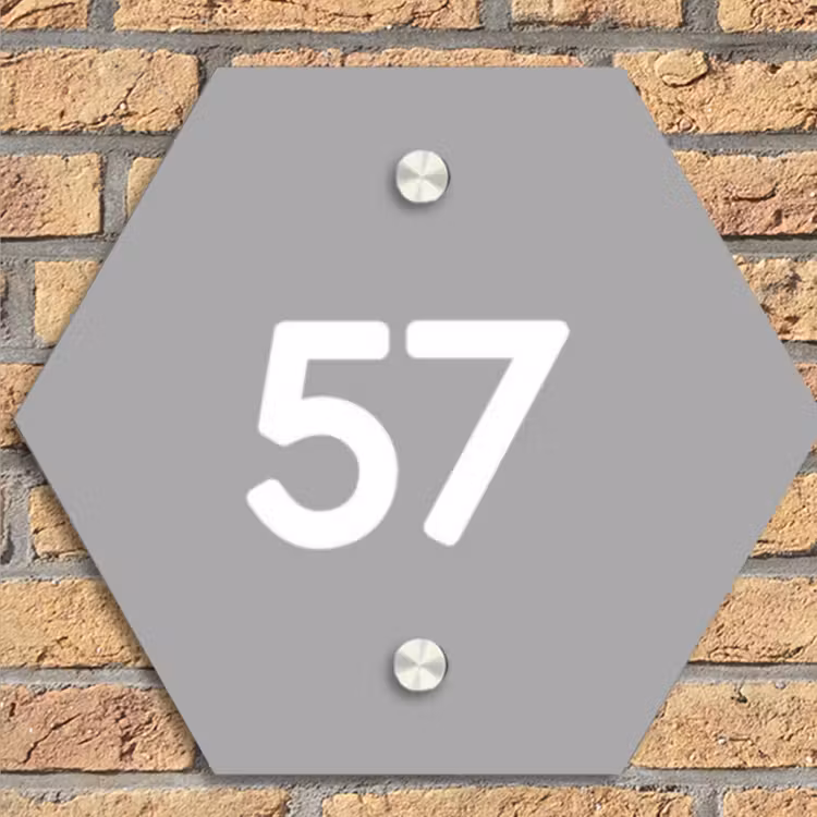 Effen lichtgrijs - Traditioneel Naambord Hexagon klein -sfeer1