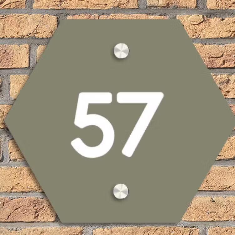 Olijfgroen - Traditioneel Naambord Hexagon klein -sfeer1