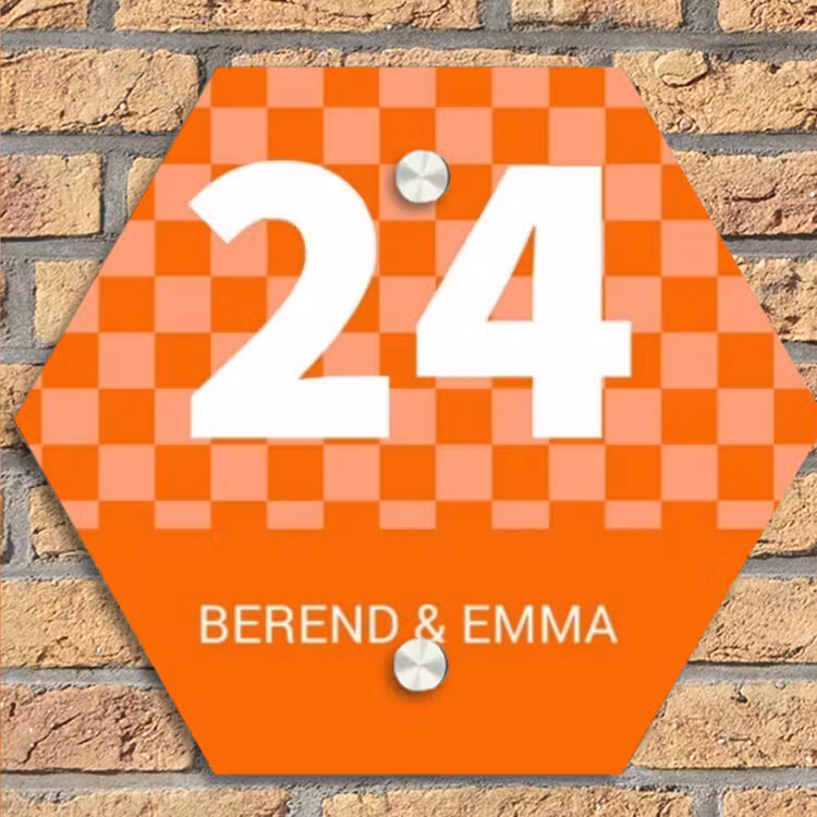 Oranje - Blokjes - Klassiek Naambord Hexagon klein -sfeer1