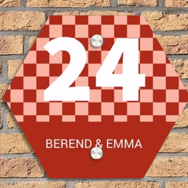 Rood - Blokjes - Klassiek Naambord Hexagon klein -sfeer1