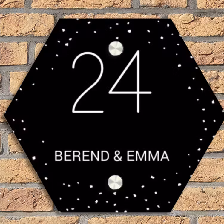 Zwart met stippen - Klassiek Naambord Hexagon klein -sfeer1