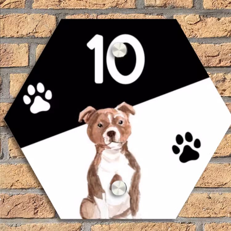 Zwart wit - Huisdier - Staffordshire bullterriër Naambord Hexagon klein -sfeer1