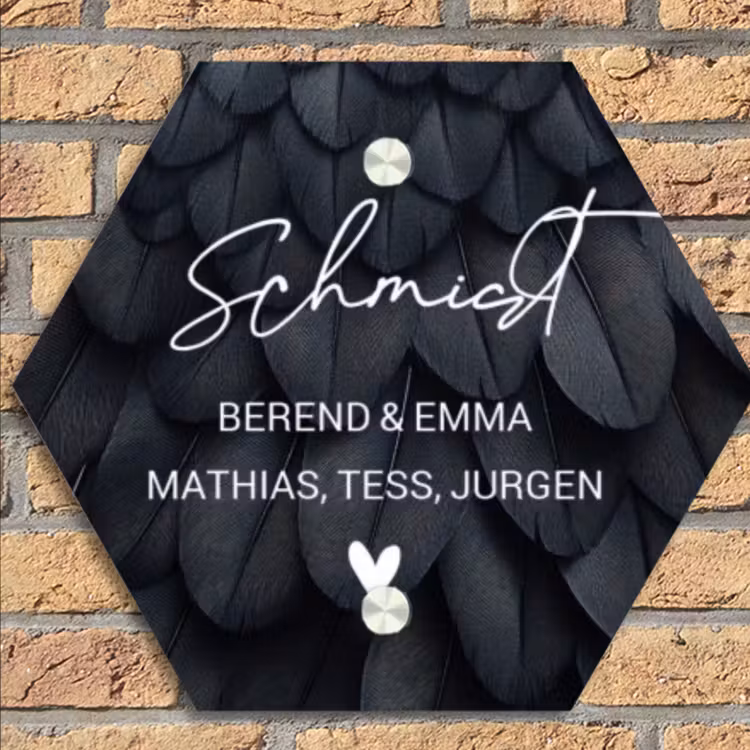 Zwarte veren - Sierlijk Naambord Hexagon klein -sfeer1