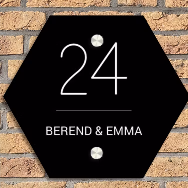 Zwart vlak - Klassiek Naambord Hexagon klein -sfeer1