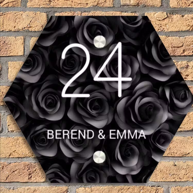 Zwarte rozen - Klassiek Naambord Hexagon klein -sfeer1