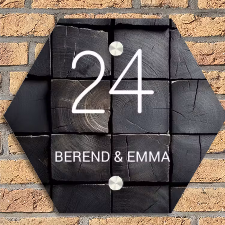 Zwarte houtblokken - Klassiek Naambord Hexagon klein -sfeer1