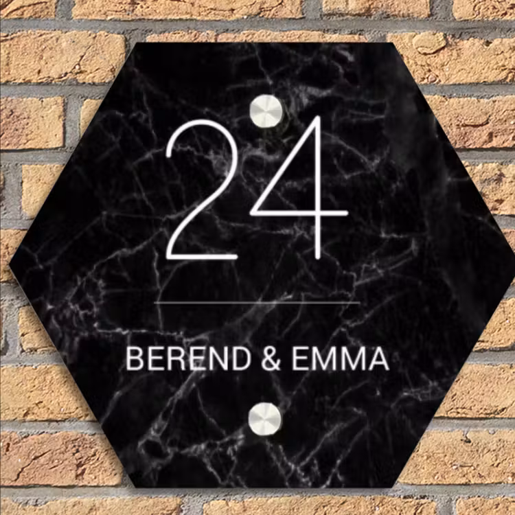 Zwarte marmer - Klassiek Naambord Hexagon klein -sfeer1