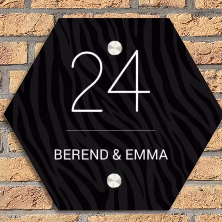 Zwart zebraprint - Klassiek Naambord Hexagon klein -sfeer1