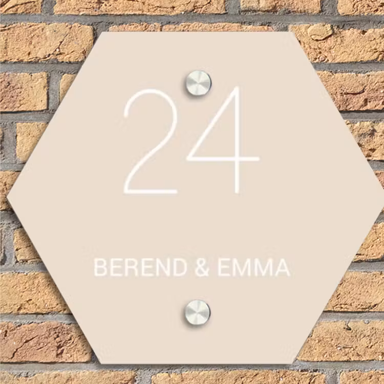 Effen - Beige - Klassiek Naambord Hexagon klein -sfeer1