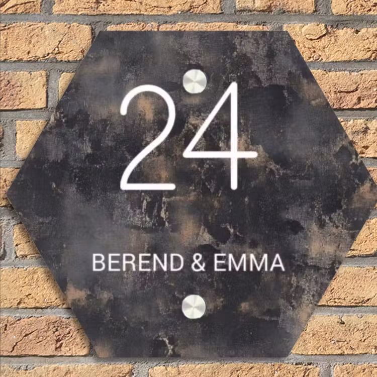 Verweerd metaal - Klassiek Naambord Hexagon klein -sfeer1