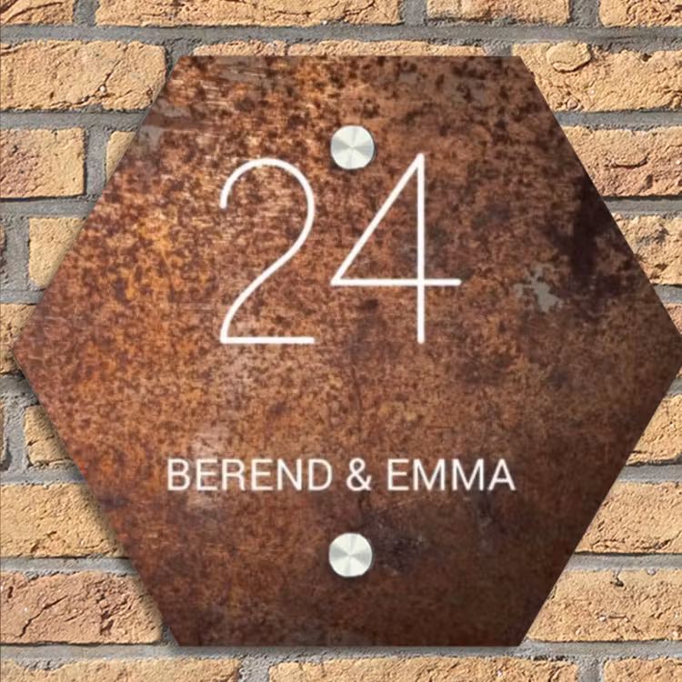 Verweerd metaal - Klassiek Naambord Hexagon klein -sfeer1