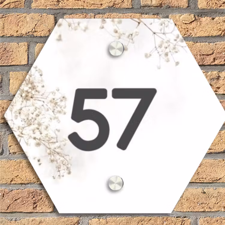 Wit met bloementakjes - Traditioneel Naambord Hexagon klein -sfeer1
