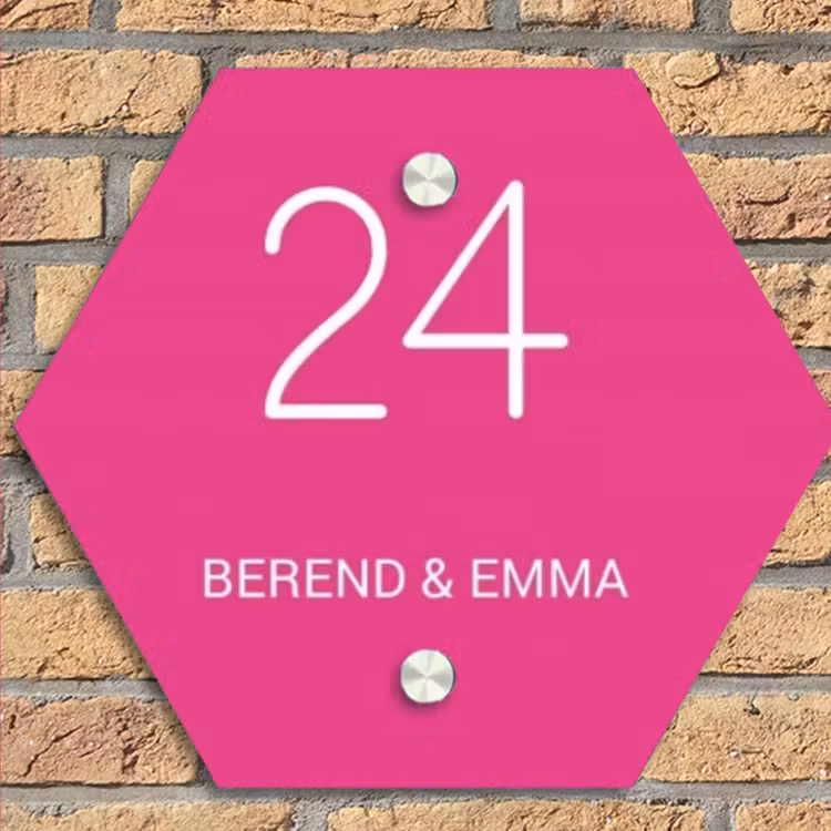 Weiße Herzchen in den Ecken - Modern Naambord Hexagon klein -sfeer1