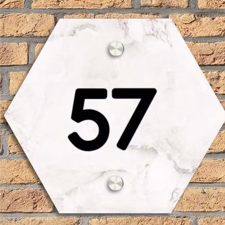 Wit marmer - Traditioneel Naambord Hexagon klein -sfeer1