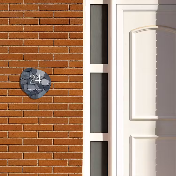 Donkergrijze stenen - Klassiek Naambord Organisch middel -sfeer3
