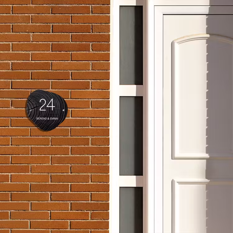 Zwarte houten nerf - Klassiek Naambord Organisch middel -sfeer3