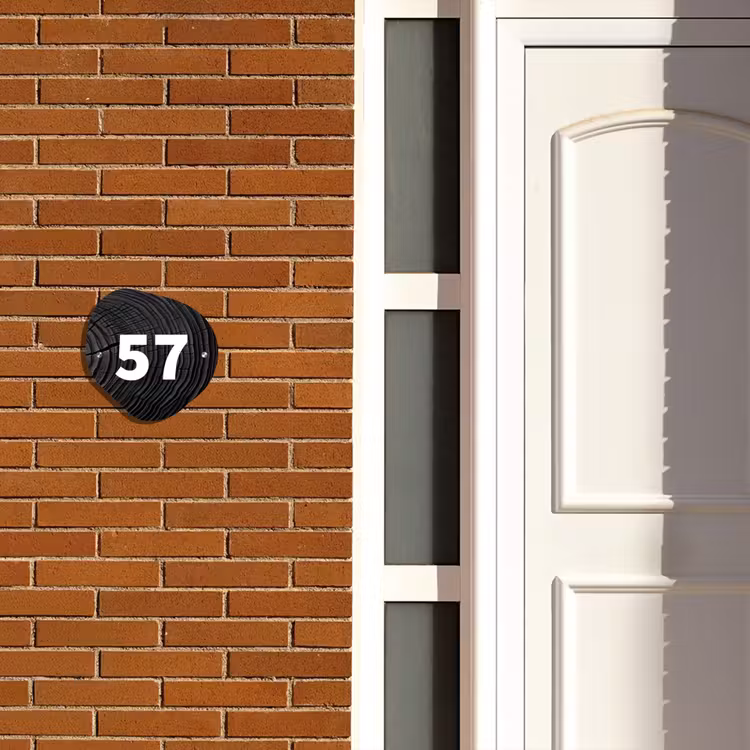 Zwarte houten nerf - Traditioneel Naambord Organisch middel -sfeer3