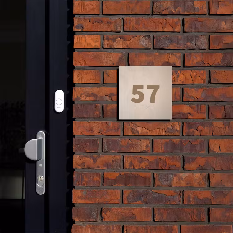 Beige reliëf lijnen - Traditioneel Naambord Vierkant klein -sfeer1-XS